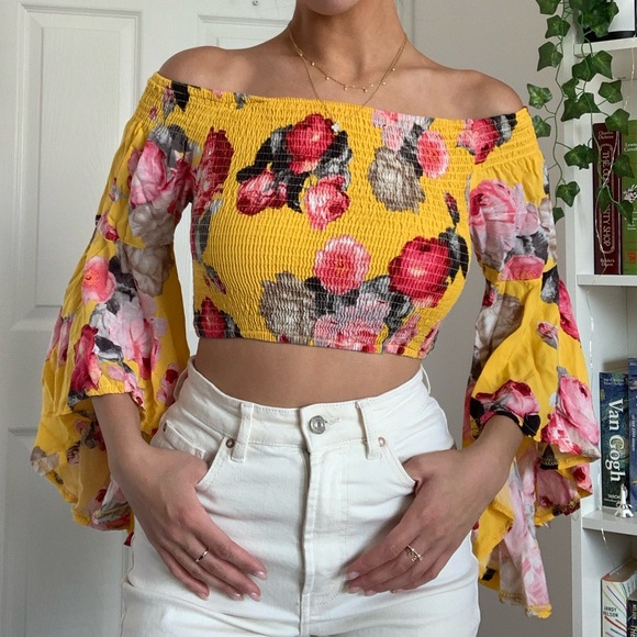 Floral bell sleeve top - Picture 2 of 4